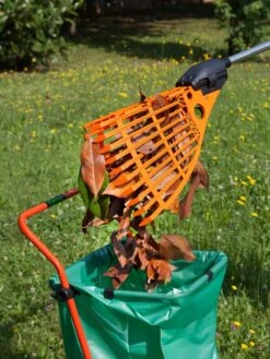 Magic Fly® Leaf Rake 10 Magic Fly® Leaf Rake -Garden Supplies Shop 3 4 crop 8611047 05V tif